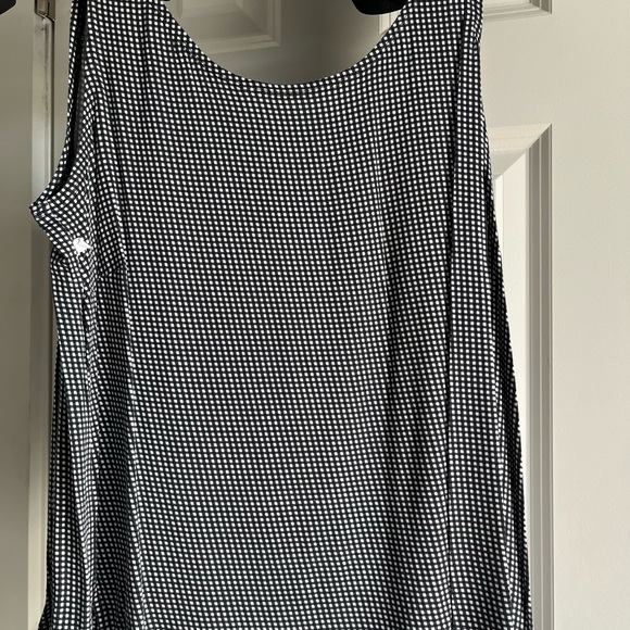 Alfred Dunner Top with attached camisole and matching capris. - Picture 3 of 7